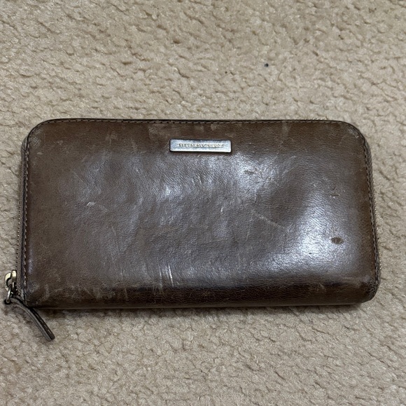 Burberry Handbags - Burberry leather wallet